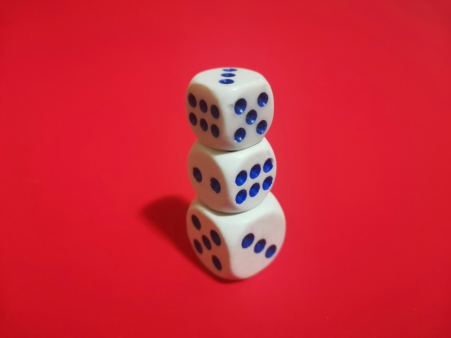 https://handofluckcasino.net/